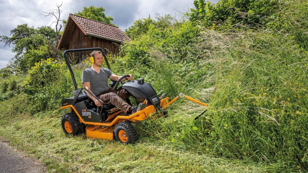 AS 940 Sherpa 4WD ride-on mower with insect scare device