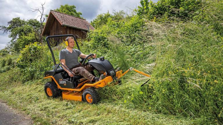 AS 940 Sherpa 4WD ride-on mower with insect scare device